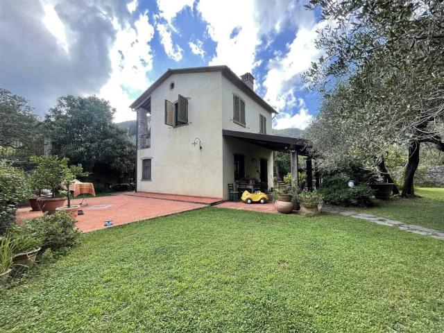 Villa in vendita a Ameglia SP