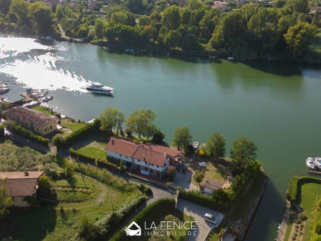 Villa in vendita a Ameglia SP