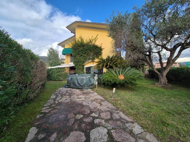 Villa in vendita a Ameglia SP