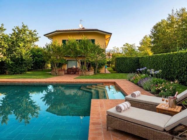Villa in vendita a Ameglia SP