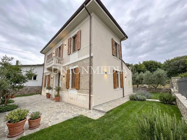 Villa in vendita a Ameglia SP