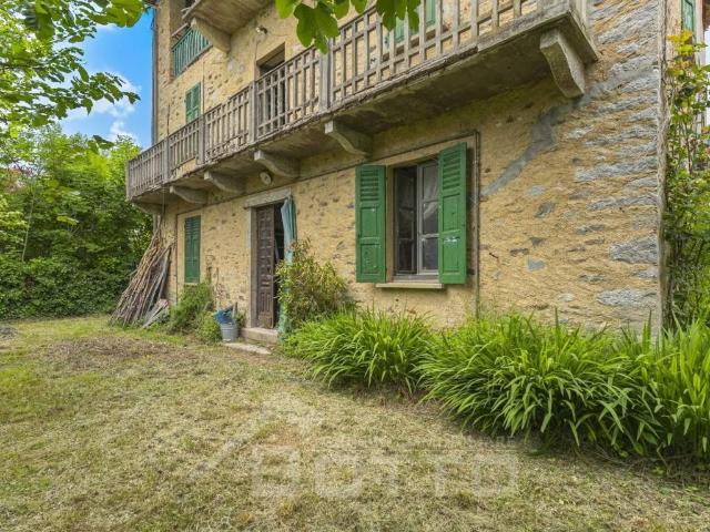 Villa in vendita a Ameno NO