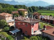 Villa in vendita a Anzano del Parco CO