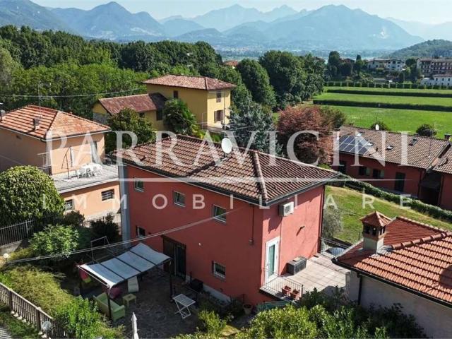 Villa in vendita a Anzano del Parco CO