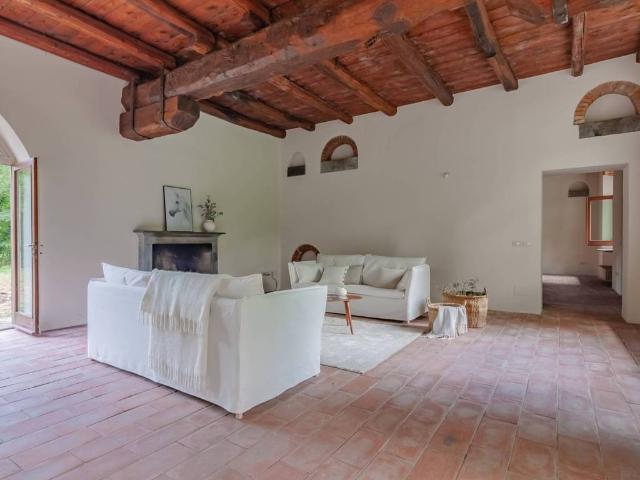 Villa in vendita a Anzano del Parco CO