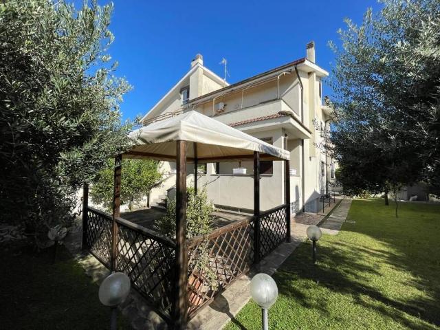 Villa in vendita a Anzio RM