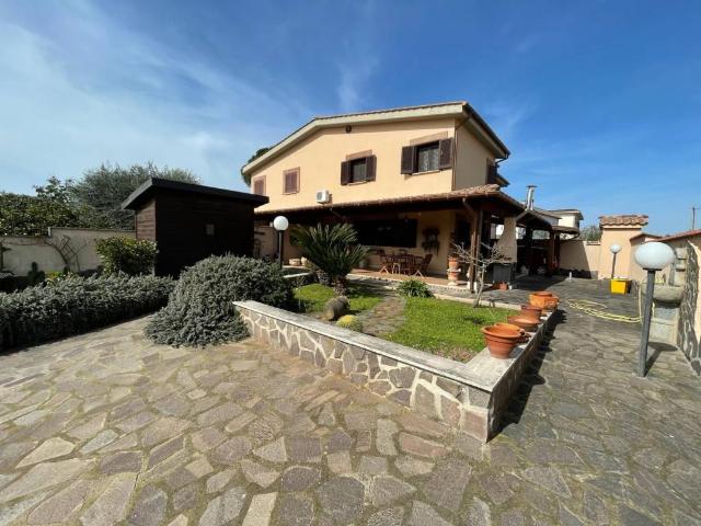 Villa in vendita a Anzio RM