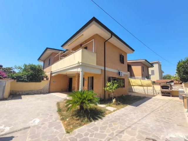 Villa in vendita a Anzio RM