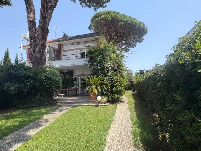 Villa in vendita a Anzio RM