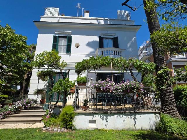 Villa in vendita a Anzio RM