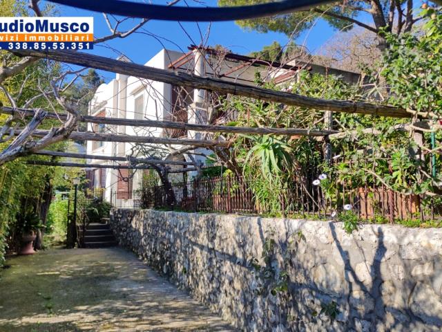 VILLA in VENDITA a ANACAPRI di 6 vani