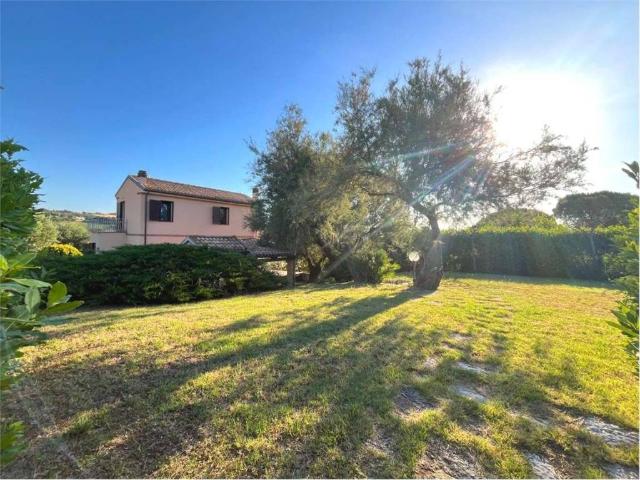 Villa in vendita a Ancona AN
