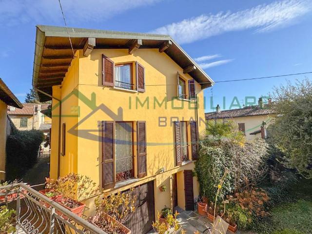 Villa in vendita a Angera VA