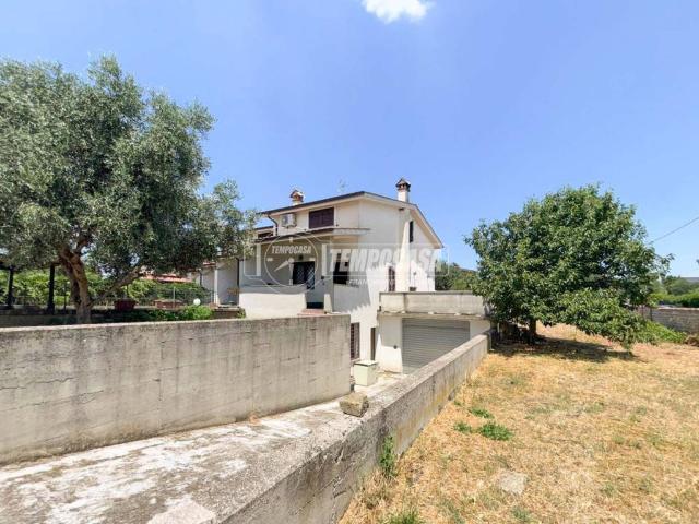 Villa in vendita a Anguillara Sabazia RM