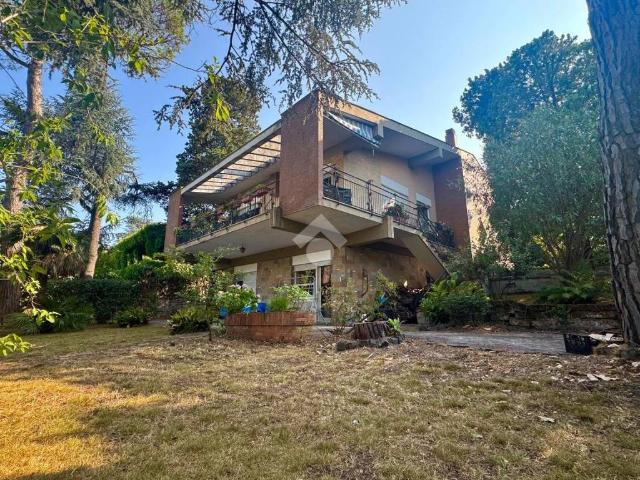 Villa in vendita a Anguillara Sabazia RM