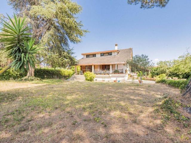 Villa in vendita a Anguillara Sabazia RM