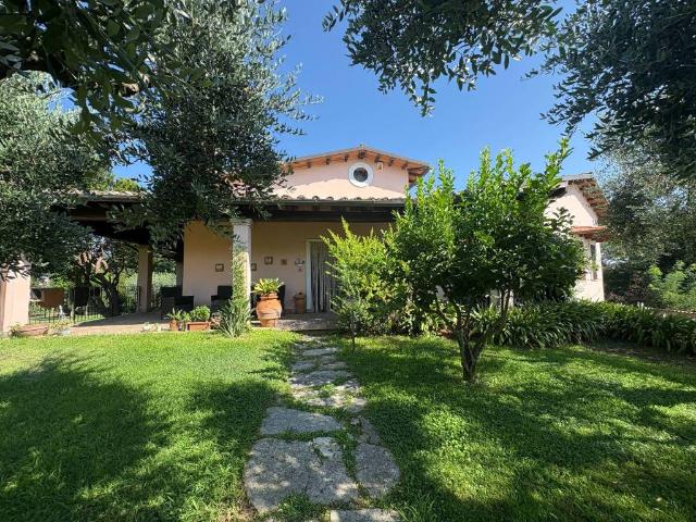 Villa in vendita a Anguillara Sabazia RM