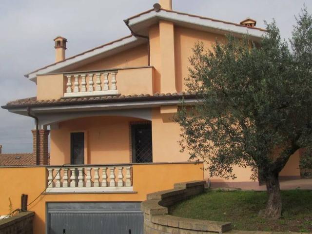 Villa in vendita a Anguillara Sabazia RM