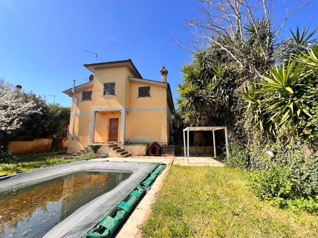Villa in vendita a Anguillara Sabazia RM