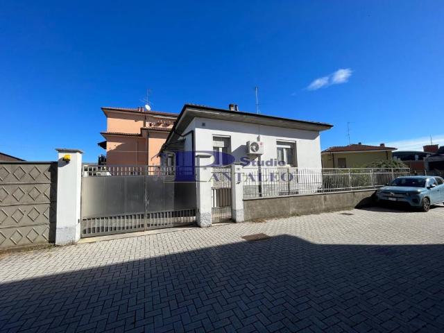 Villa in vendita a Abbiategrasso MI