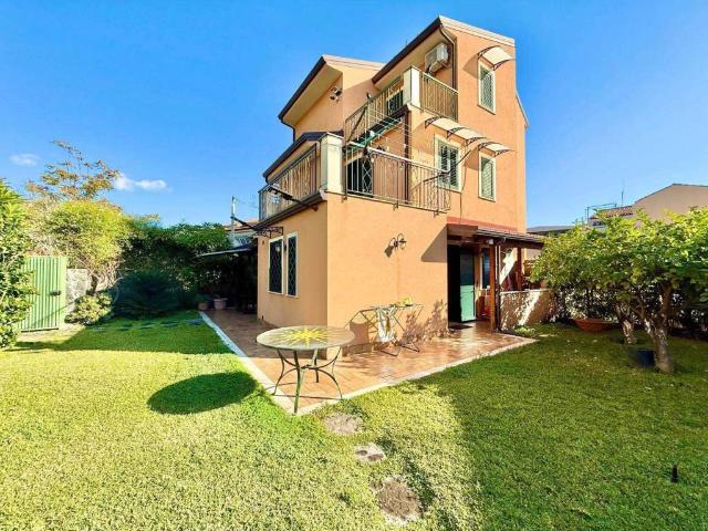 Villa in vendita a Aci Castello CT