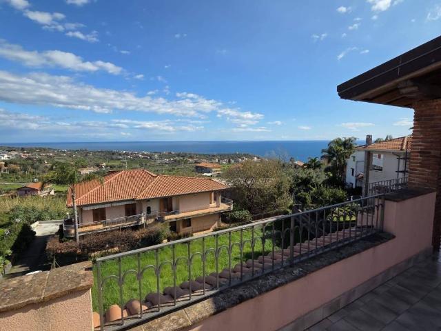 Villa in vendita a Aci Catena CT
