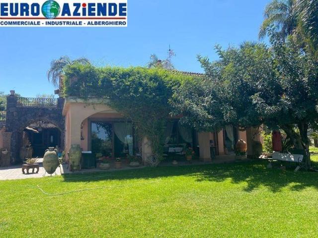 Villa in vendita a Aci Catena CT