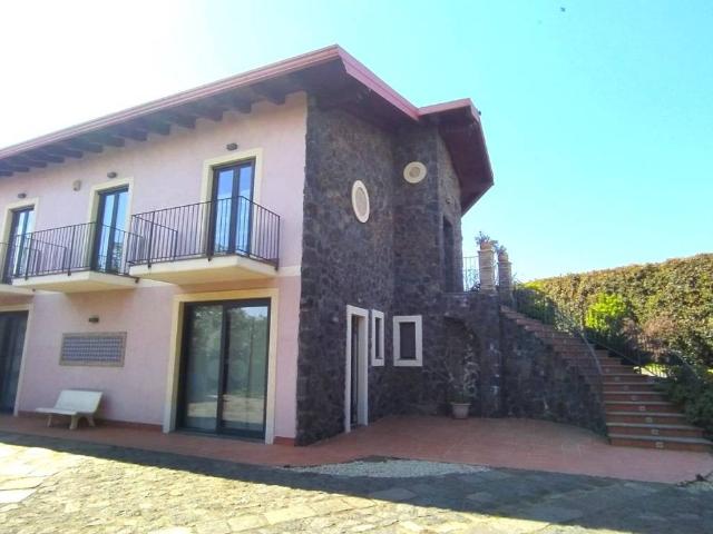 Villa in vendita a Aci Sant'Antonio CT