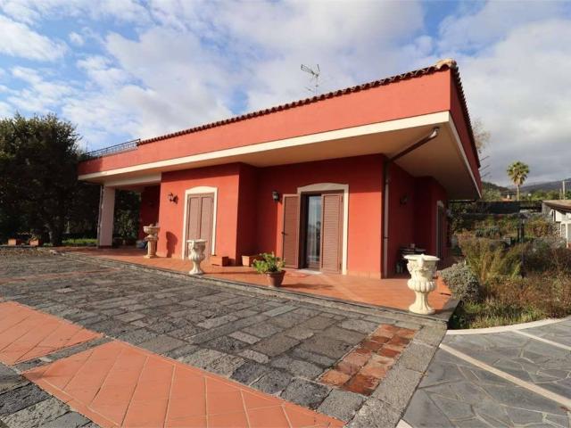 Villa in vendita a Aci Sant'Antonio CT