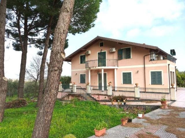 Villa in vendita a Aci Sant'Antonio CT