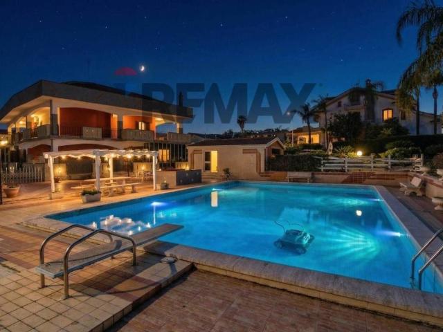 Villa in vendita a Aci Sant'Antonio CT