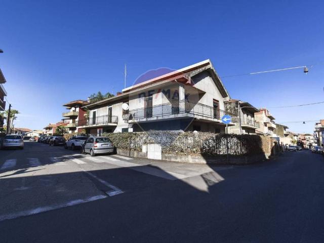 Villa in vendita a Aci Sant'Antonio CT
