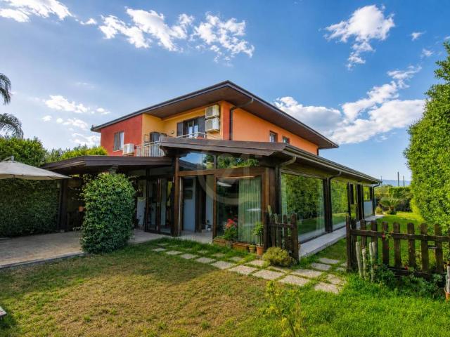 Villa in vendita a Aci Sant'Antonio CT