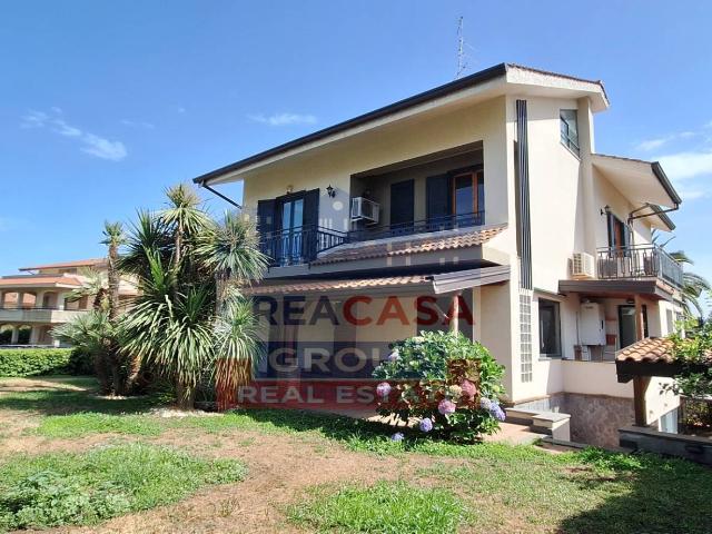 Villa in vendita a Aci Sant'Antonio, Santa Maria La Stella