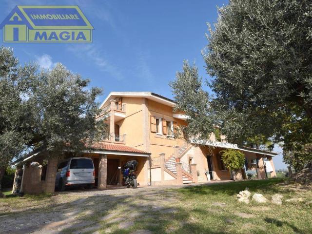 Villa in vendita a Acquaviva Picena AP