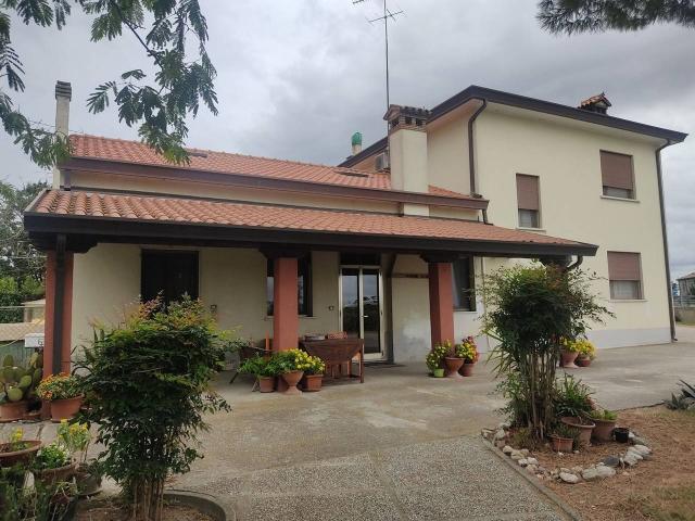 Villa in vendita a Adria