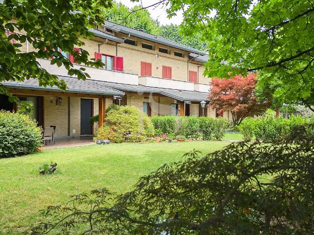 VILLA in VENDITA a AGRATE BRIANZA di 6 vani