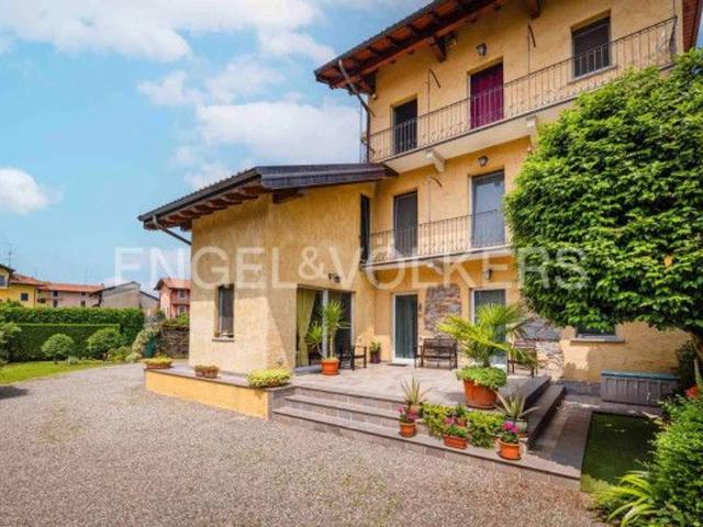 Villa in vendita a Agrate Conturbia