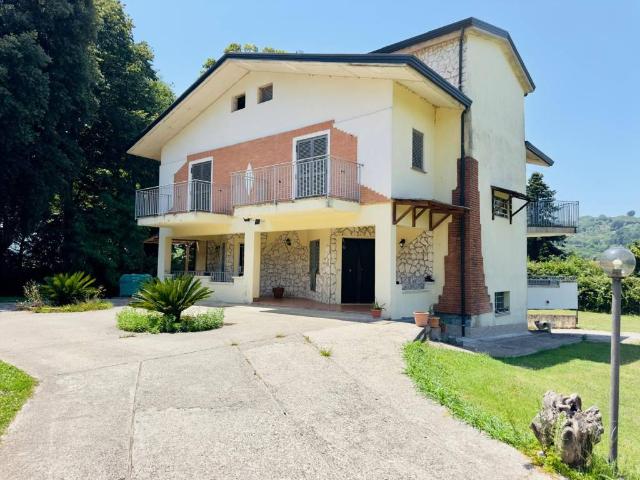 Villa in vendita a Aiello del Sabato AV