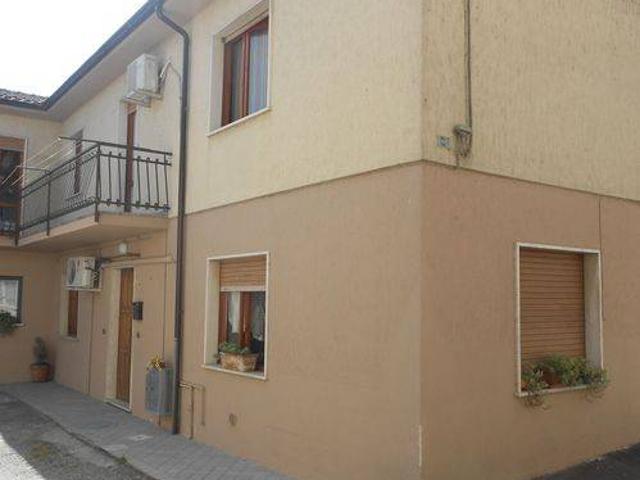 Villa in vendita a Alta Val Tidone PC