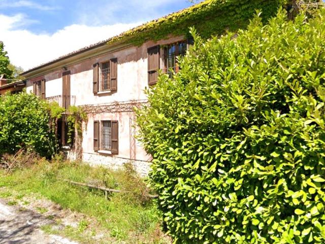 Villa in vendita a Alta Val Tidone PC