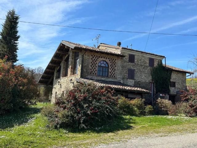 Villa in vendita a Alta Val Tidone PC