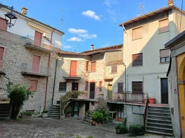 Villa in vendita a Alta Val Tidone PC