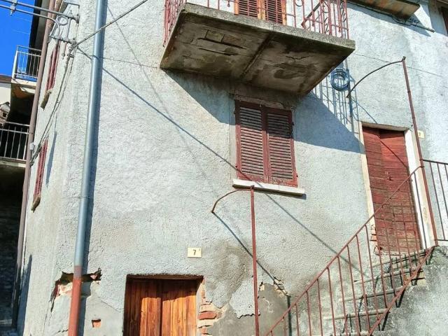Villa in vendita a Alta Val Tidone PC