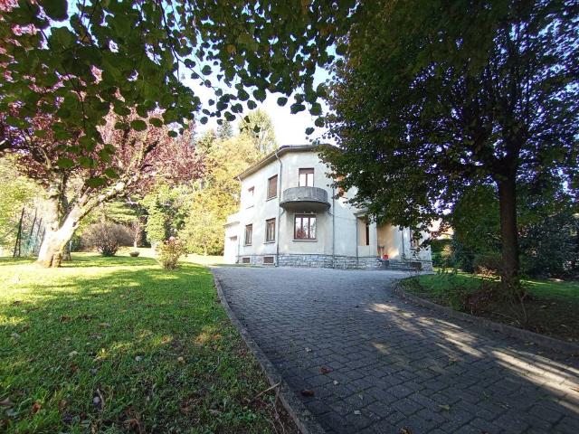 Villa in vendita a Alta Valle Intelvi CO