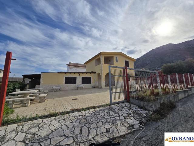 Villa in vendita a Altavilla Milicia