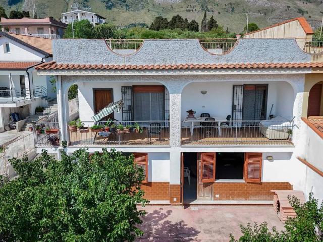 Villa in vendita a Altavilla Milicia PA