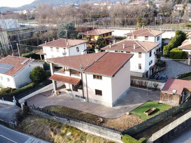 Villa in vendita a Torre Boldone BG
