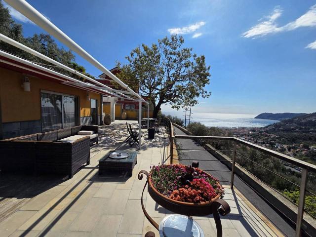 Villa in vendita a Alassio