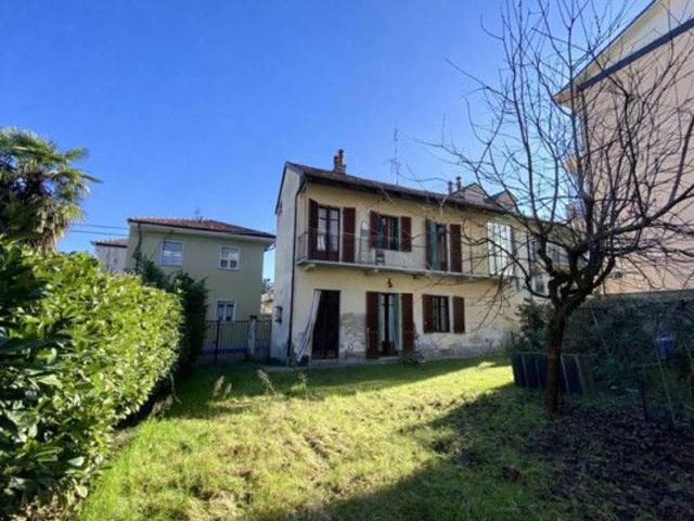 Villa in vendita a Alba